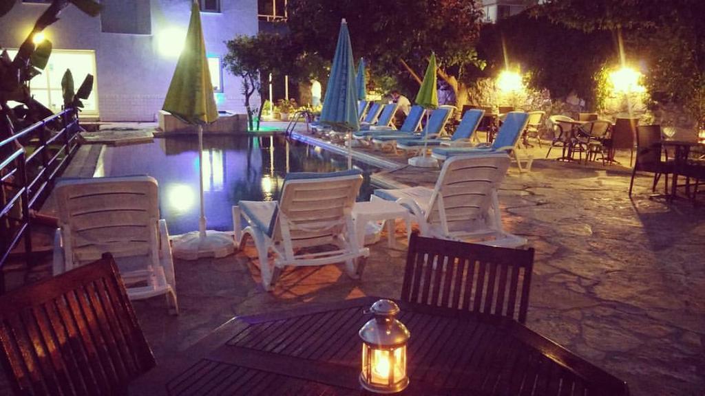 Parla Apart Hotel Çeşme Exterior foto